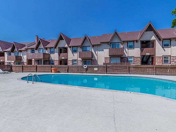 5th image of 6216 Robinson St APT 1