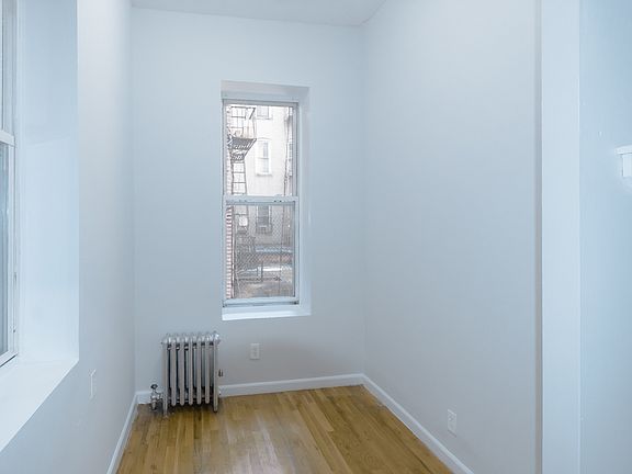3rd image of 34 1/2 Saint Marks Pl #1S