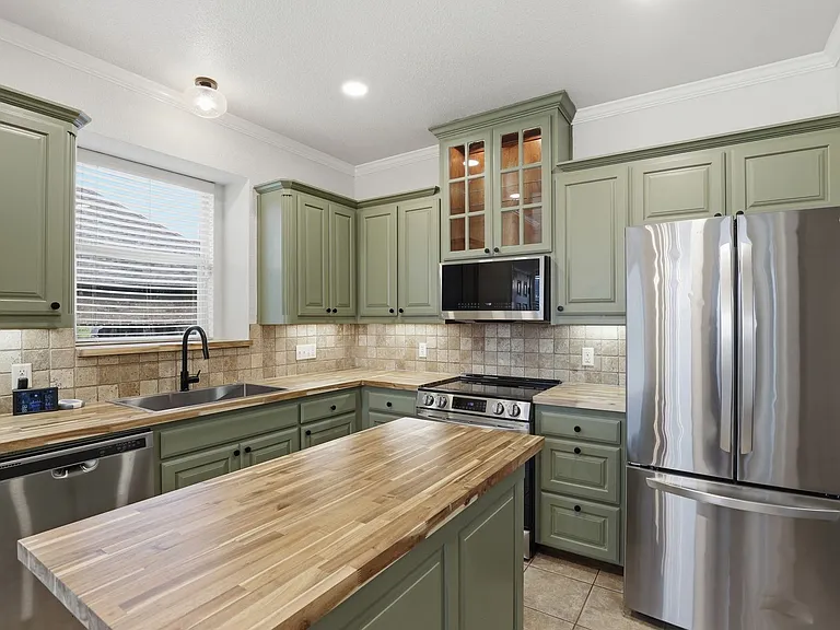 1404 Chaucer Dr — Photo 12