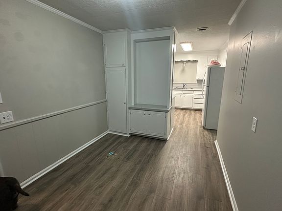 3rd image of 621 Crestland Ave APT B