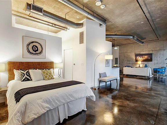 4th image of 311 W 5th St Unit 1001