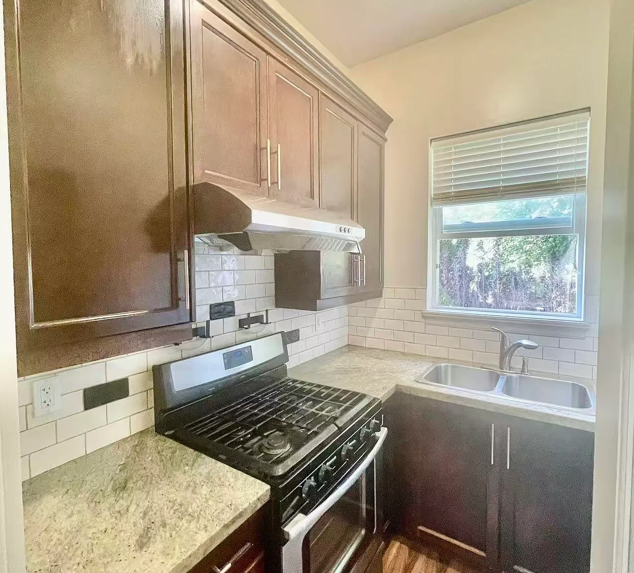 4 bed, 2710 sqft, $4,600 — Photo 3
