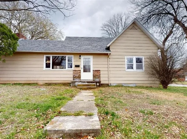 935 W Walnut St, Nevada, MO 64772