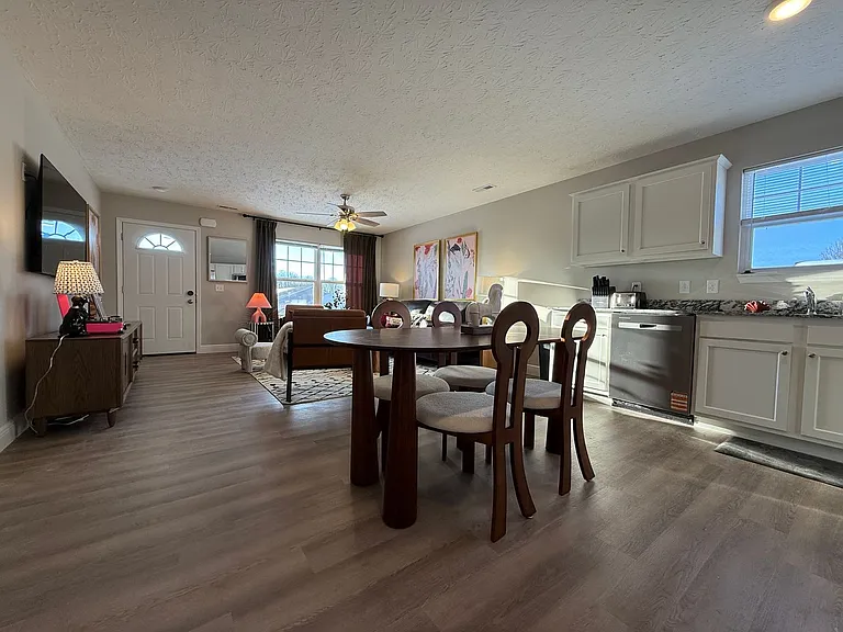 210 Taylor Dr — Photo 6