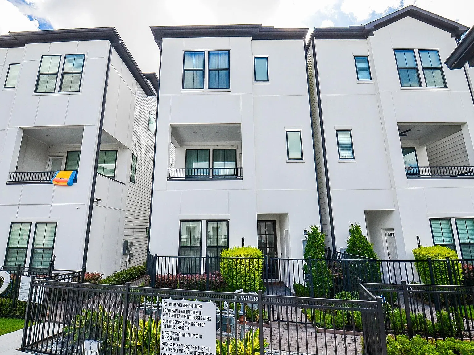 3 bed, 3.5 bath, 2056 sqft, $2,850 — Photo 3
