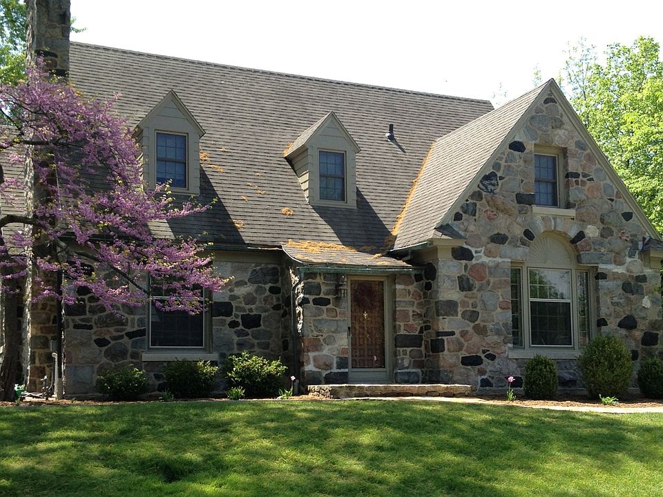 1st image of 3048 Oak Hollow Dr SE