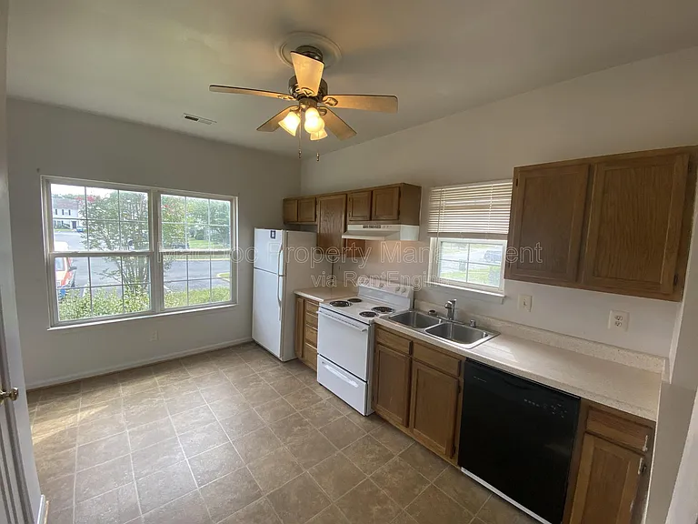 10910 Coreys Way — Photo 7