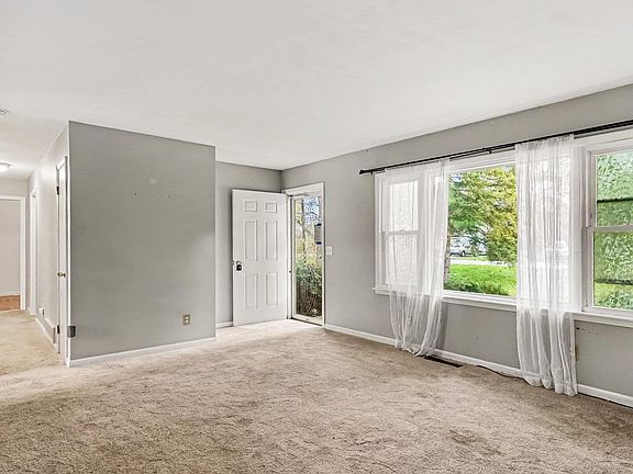 3rd image of 1017 W Marsh Rd