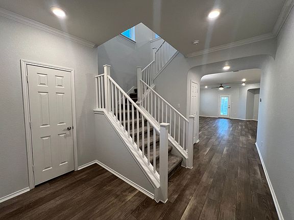 5th image of 628 Lady Swiss Ln