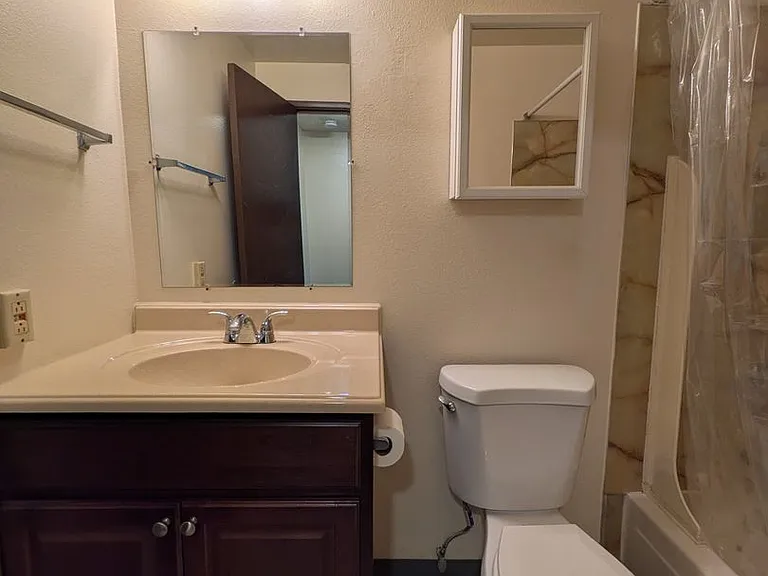 Chelsea Manor Apartments — Photo 18