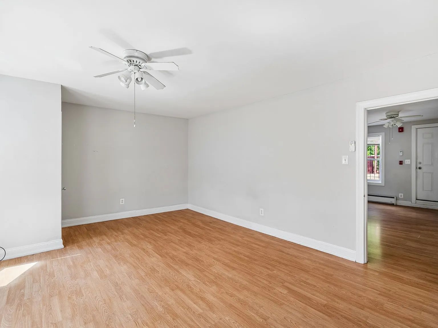 1 bed, 1000 sqft, $1,090 — Photo 3
