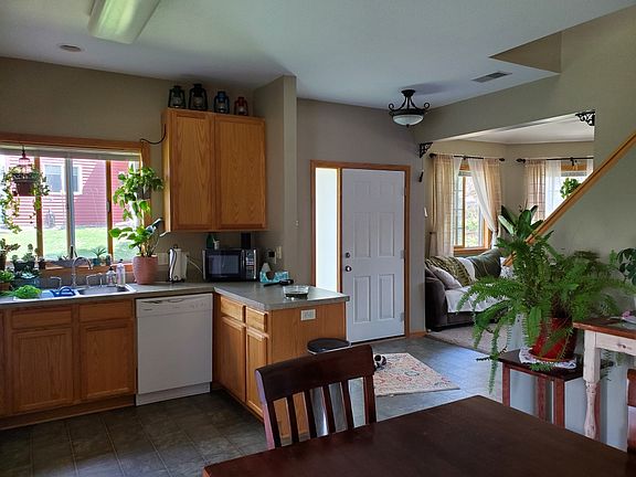 3rd image of 131 Industrial Dr #B