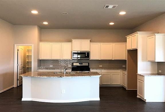 4th image of 6833 Leonardo Dr