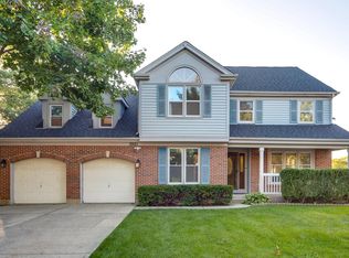2961 Whispering Oaks Dr, Buffalo Grove, IL 60089