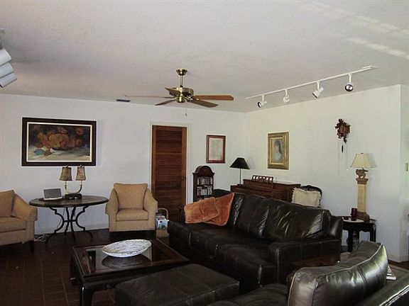 5th image of 1640 Palm Valley Dr E