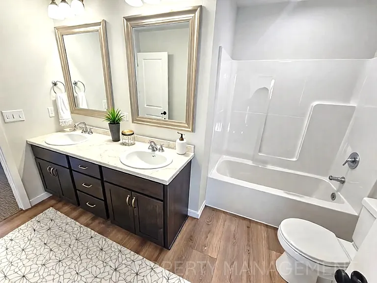 Tunis Drive Townhomes — Photo 10
