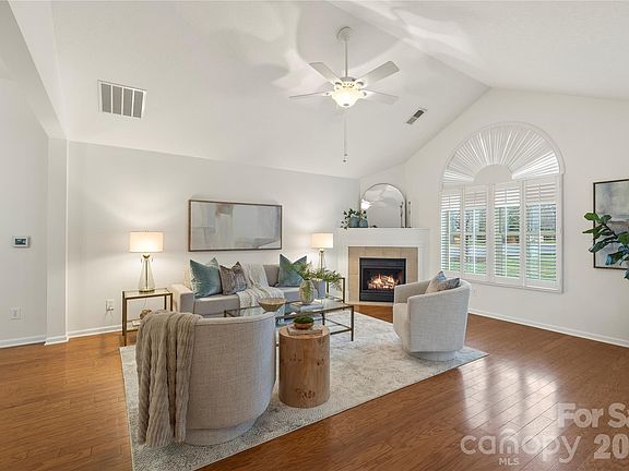 5th image of 2444 Coltsview Ln