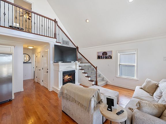 5th image of 222 Fairway Villa Ln