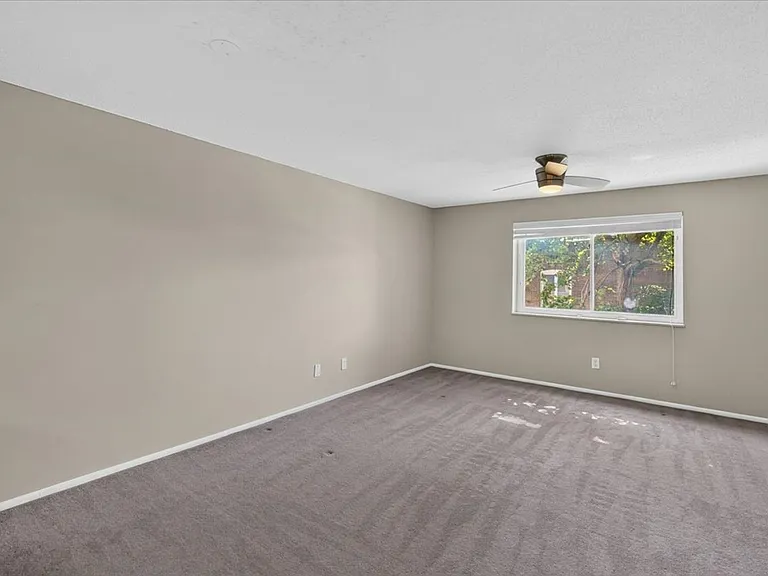 4355 Maryland Ave #202 — Photo 8