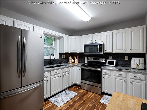 5th image of 567 Cane Fork Ln
