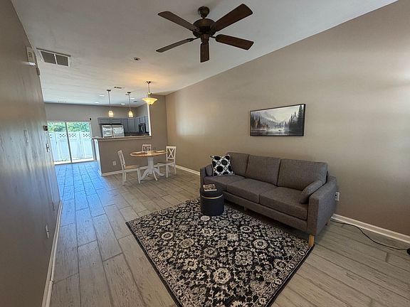 5th image of 422 Delta Dr