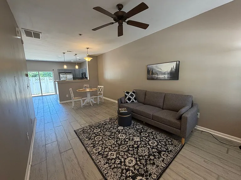 422 Delta Dr — Photo 5