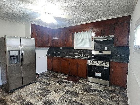 5th image of 4286 Pitt St