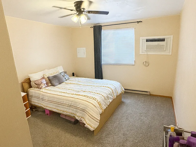 953 Azalea Ct #6 — Photo 2