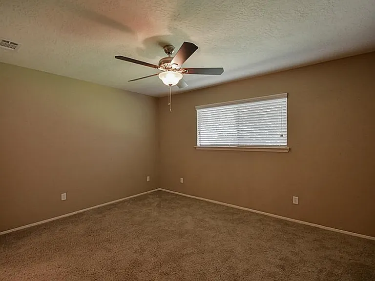 5831 Culross Close — Photo 8