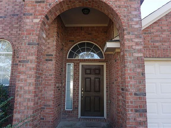 Beautiful Vaulted Brick Pillar Entryway!
