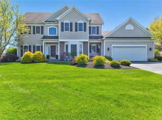 7 Hedge Wood Ln, Pittsford, NY 14534