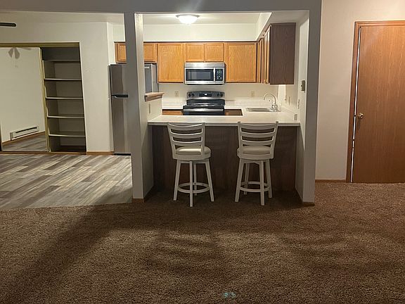 3rd image of 130 W Oak Leaf Dr