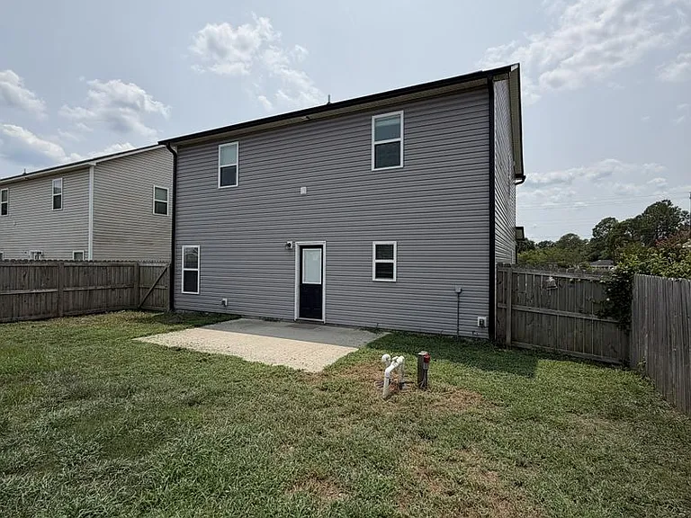 302 E Franck St — Photo 32