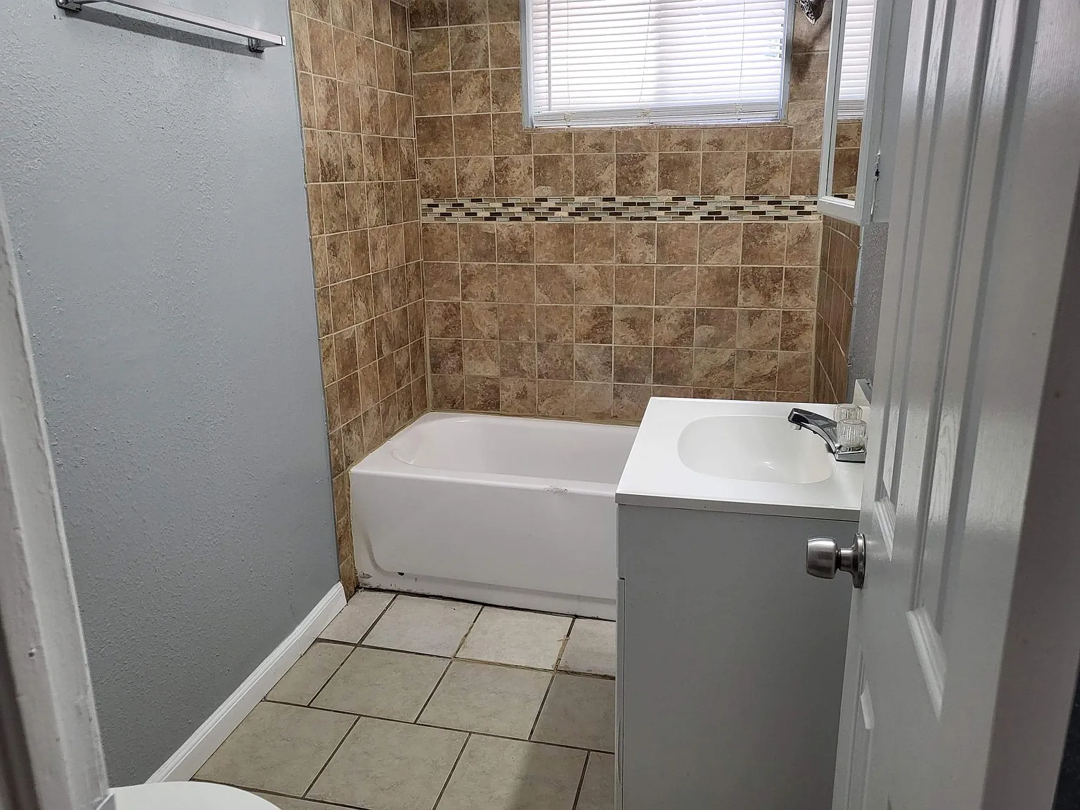 5317 N Johnstown Ave — Photo 4