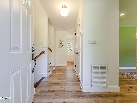 4th image of 4432 Royalview Rd