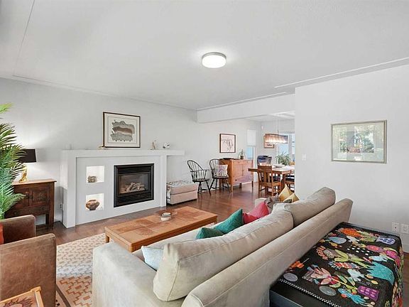3rd image of 2515 E 19a St SW