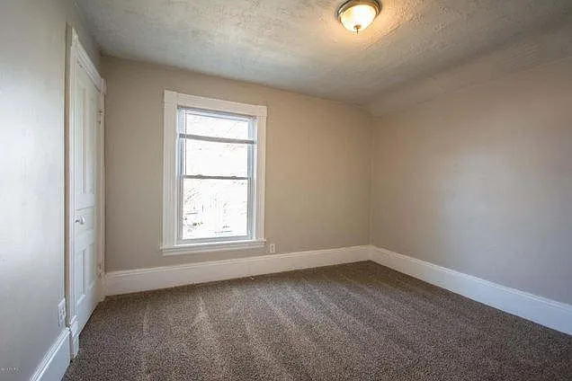 540 Livingston Ave NE — Photo 7