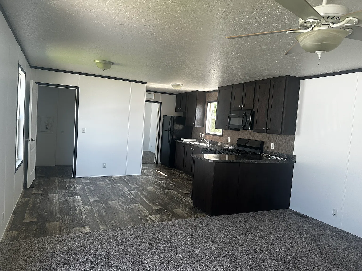 3 bed, 1056 sqft, $1,099 — Photo 4