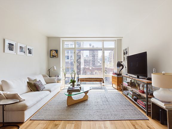 2nd image of 151 W 21st St APT 8D