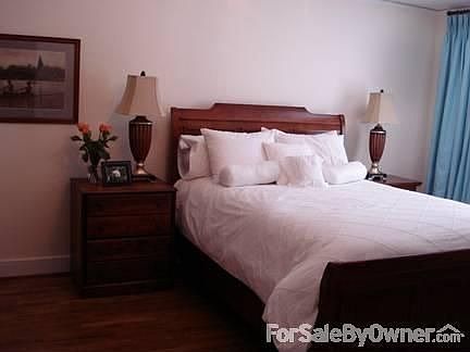 5th image of 2215 Crestwood Dr