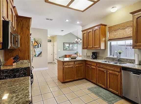 5th image of 670 Plantation Blvd