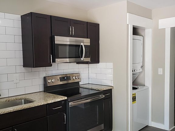 3rd image of 106 Roy St Unit B