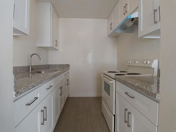 2nd image of 14163 Delano St APT 7