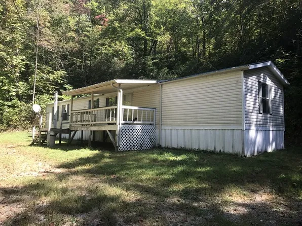 140 Carolina Dr, Whittier, NC 28789