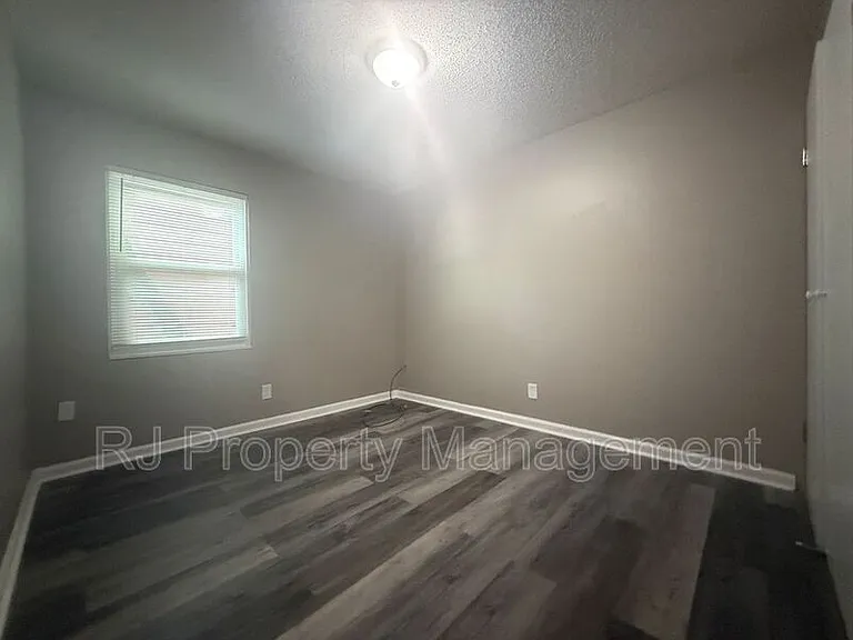 3981 Maynard Dr — Photo 8