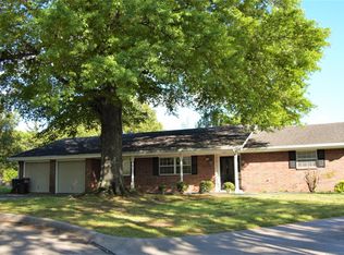 2700 Oxford Ct, Bartlesville, OK 74006