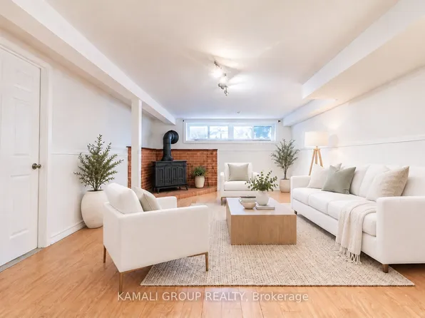 25 Hillview Dr #Basement, Newmarket, ON L3Y 4Y3