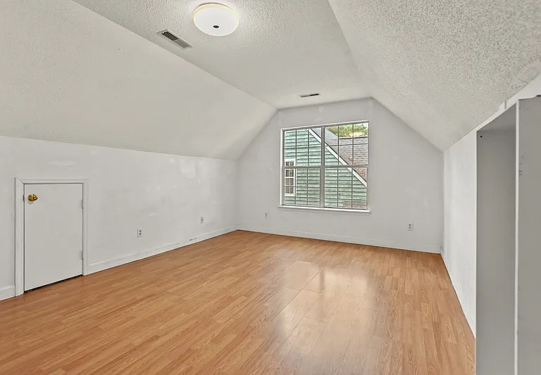 1382 Center Lake Dr — Photo 15