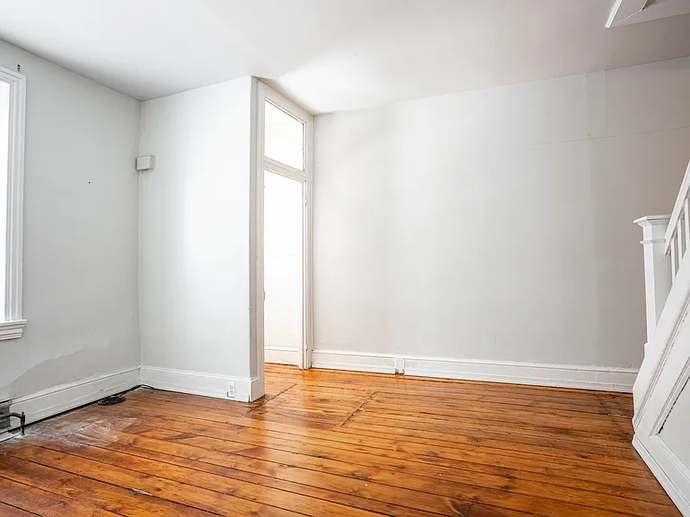 203 Dupont St — Photo 11