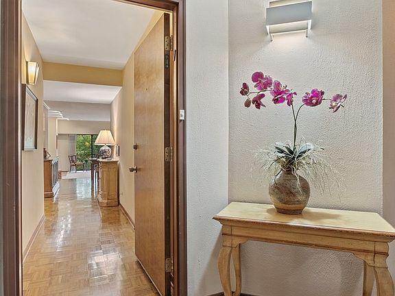3rd image of 619 Glenview Ave APT 403
